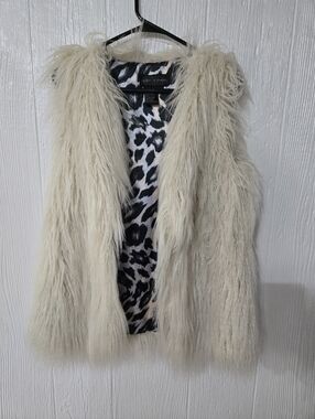 Womens Live a Little Faux Fur White Vest, Medium